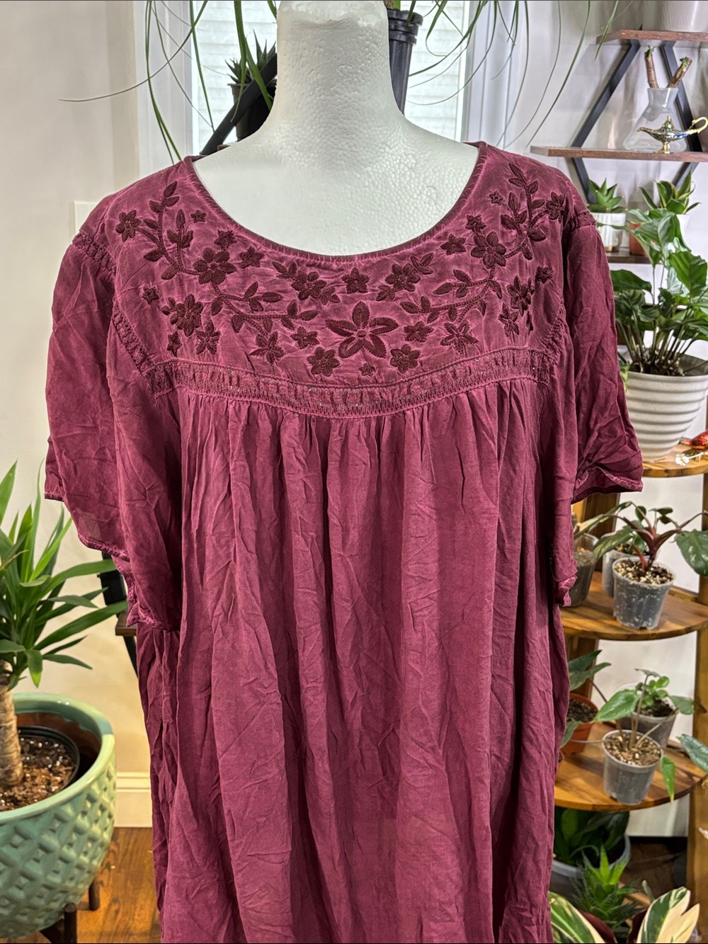 Torrid wine short sleeve challis embroidered blouse size 4X - Picture 2 of 5